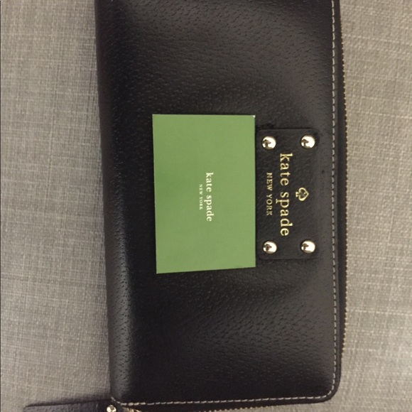Kate Spade Zip Wallet - Picture 6 of 6