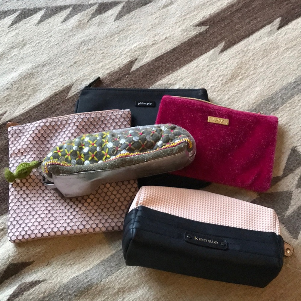 Makeup/Overnight Bags -  Bundle of 5 ✨