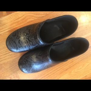 Dansko size 39 women's shoes