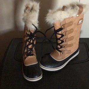 Like new worn twice sorel womens boots