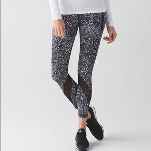 Lululemon Inspire Tight II 25inch Size 6