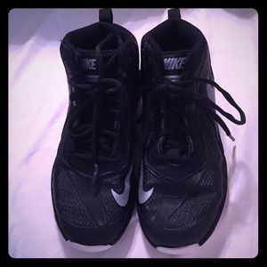 Nike Team Hustle D7 boys shoes.Excellent condition