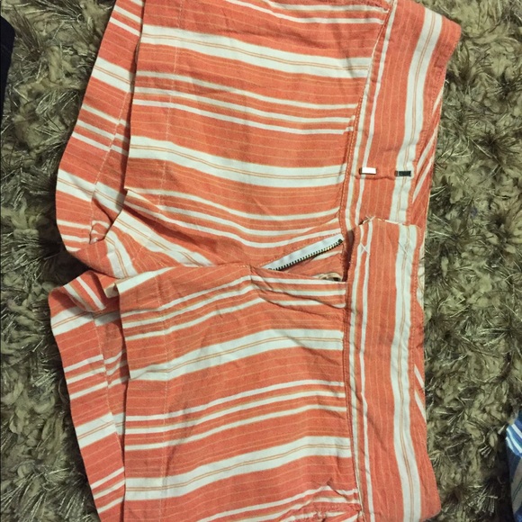 Coral Striped Guess Shorts Size 24 - Picture 1 of 3