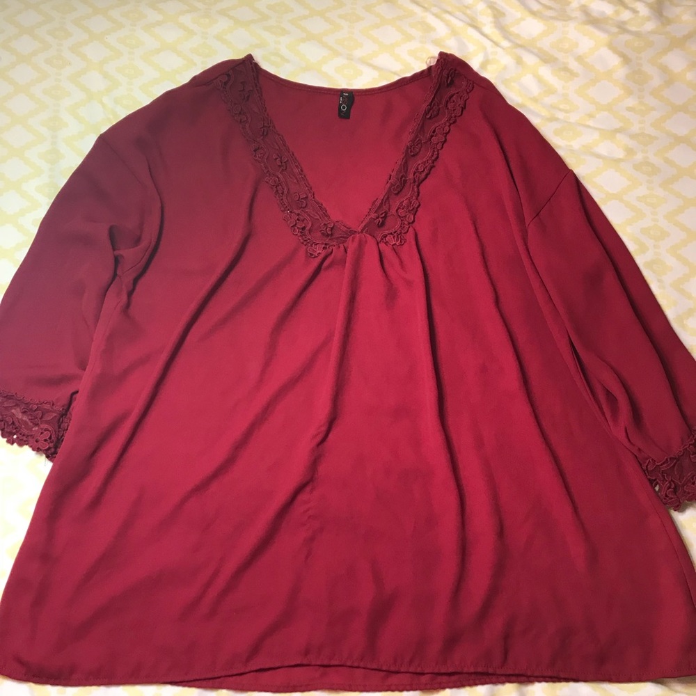 Women’s blouse with lace detailing