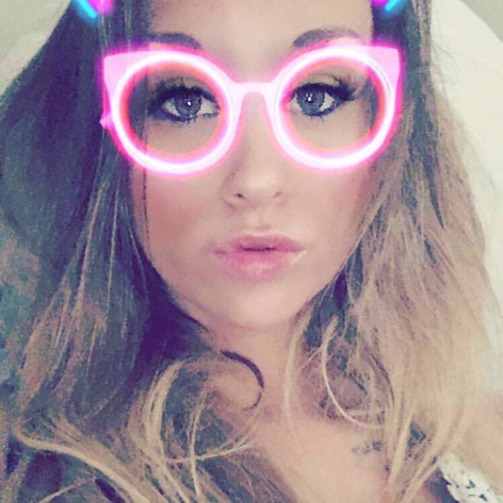 Meet your Posher, Courtnie