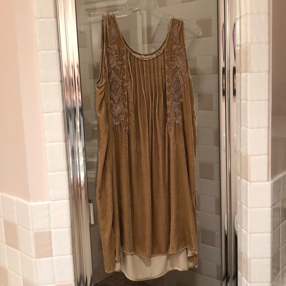 JOHNNY WAS VELVET DRESS SIZE MEDIUM