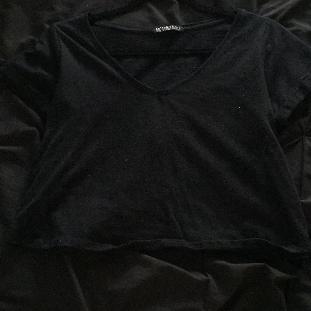 Black v neck crop top