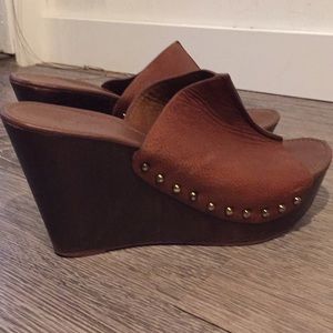 Comfy charles davis brown leather wedges