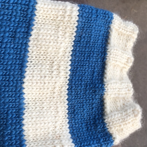 A pair of knit stockings - Picture 2 of 3