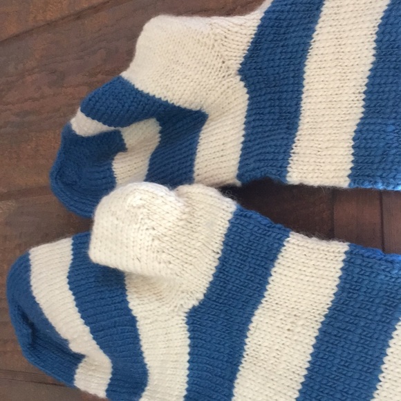 A pair of knit stockings - Picture 3 of 3