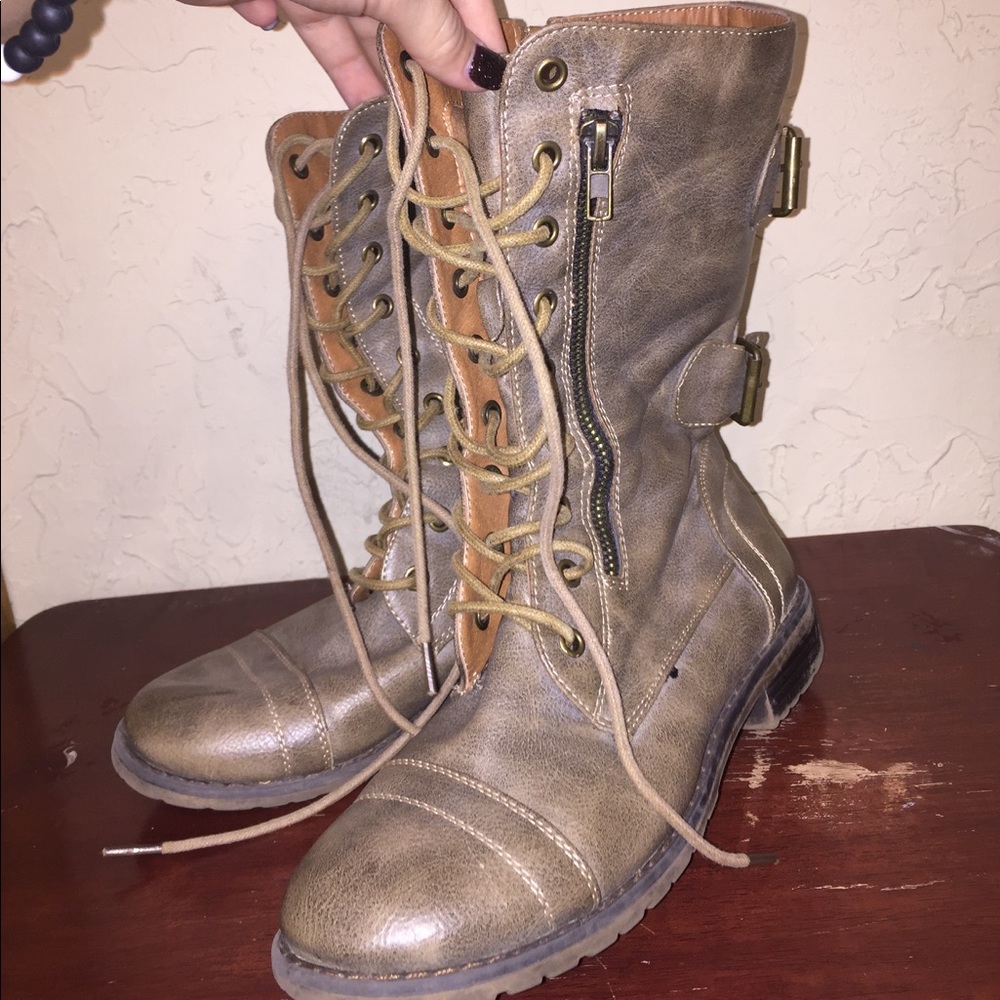 Gray/Army Green Boots