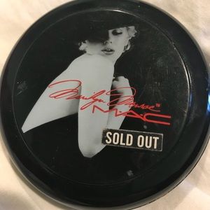 MAC Marilyn Monroe beauty powder