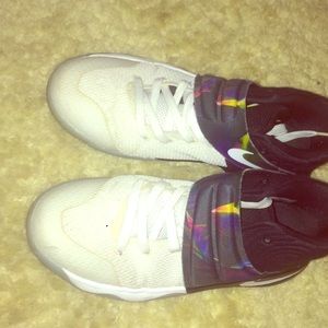 Kyrie 2’s for sell size 5.5
