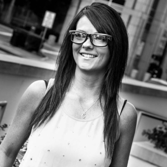 Meet your Posher, Laura - Picture 1 of 1