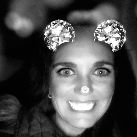 Meet your Posher, Christie - Picture 1 of 1