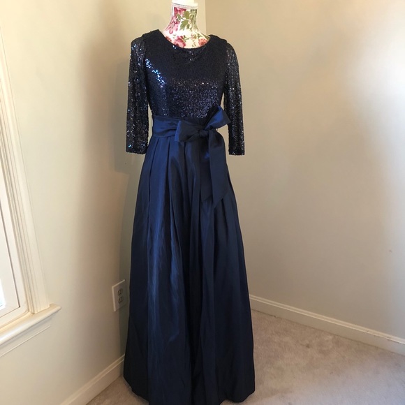 Jessica Howard Dresses & Skirts - Size 8 blue evening gown perfect for the holidays!