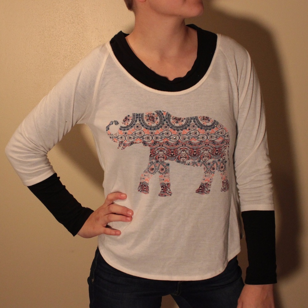 White long sleeve shirt w/ elephant print in Women