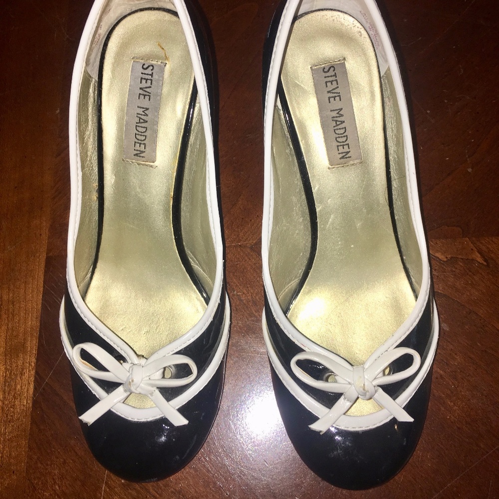 Black with White piping Steve Madden Heels size 6