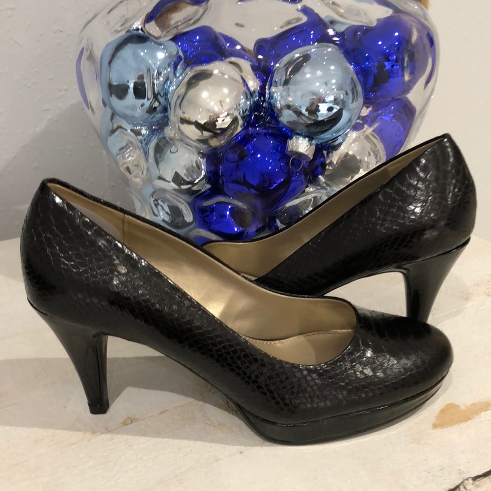 Bandolino black platform heel