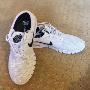 White nike sb janoski athletic shoes