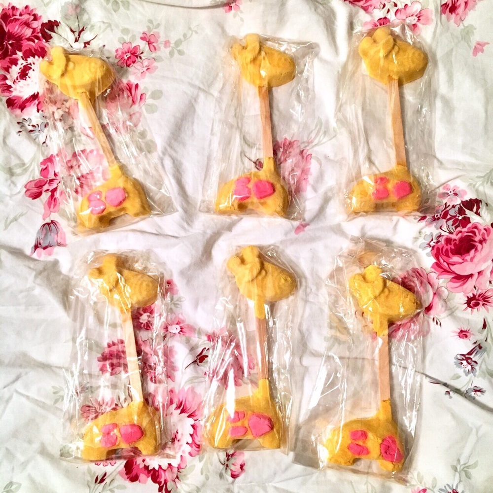 Lush Elsie the Giraffe Bubble Bar