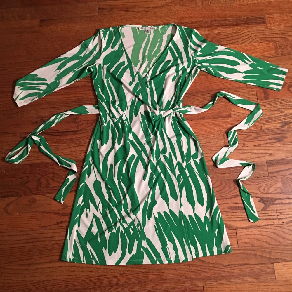 Classic Wrap Dress, Size 2 Juniors