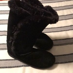 Black warm winter boots