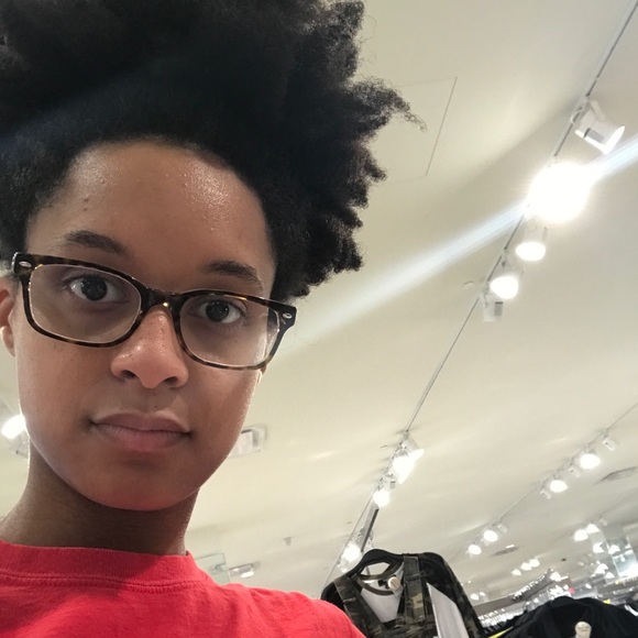 Meet your Posher, Nisha - Picture 1 of 1