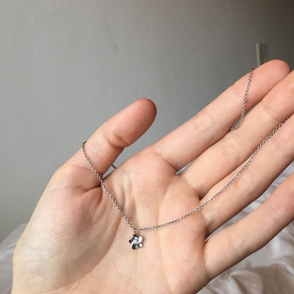 Finn jewelry by minor obsessions flower necklace - Picture 5 of 7