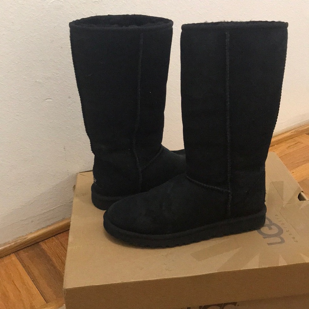 SOLD. Ugg tall boot