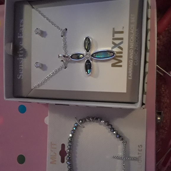 Jewearley New - Picture 1 of 3