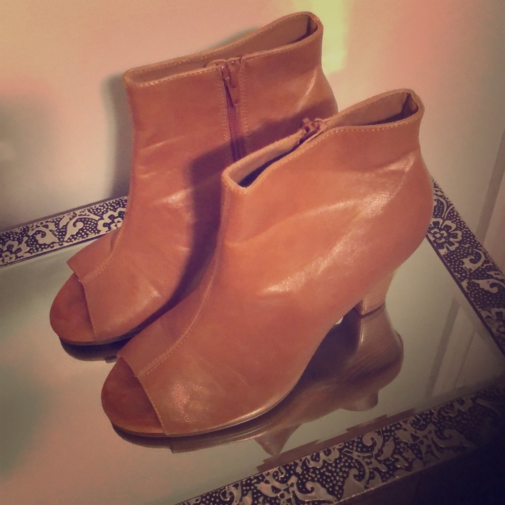 Aerosoles Booties 8.5, NWOT
