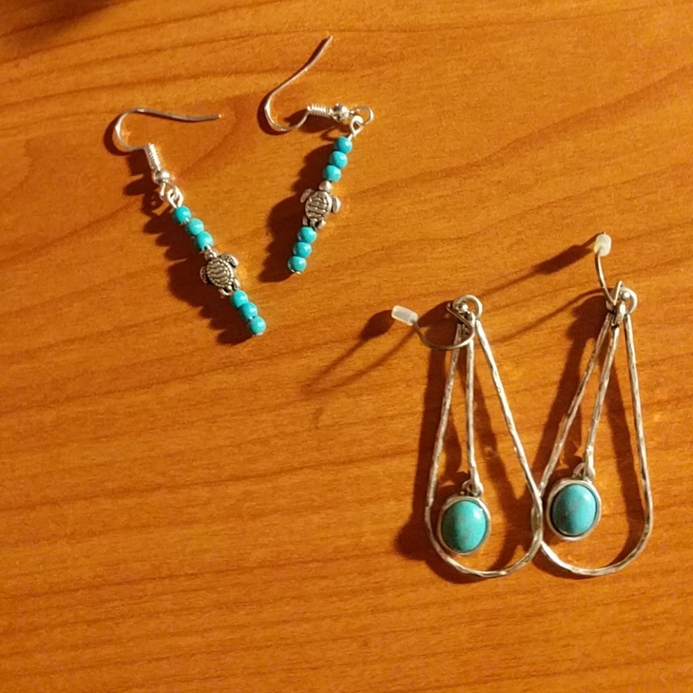 Bundle of 2 silver and teal earrings