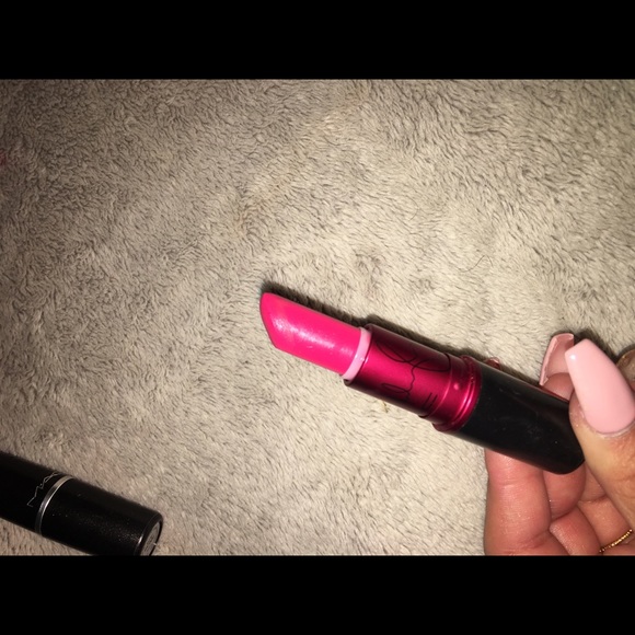 2 mac lipsticks - Picture 3 of 4