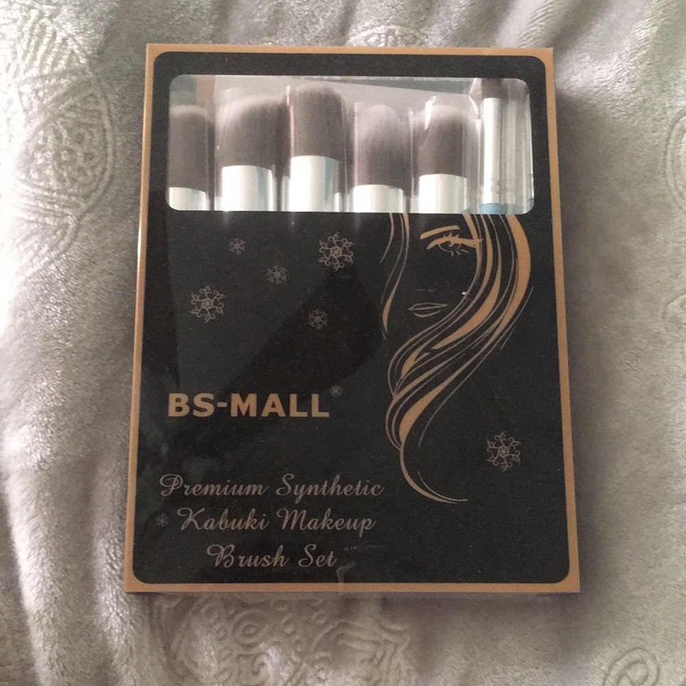 Premium synthetic kabuki makeup brushes