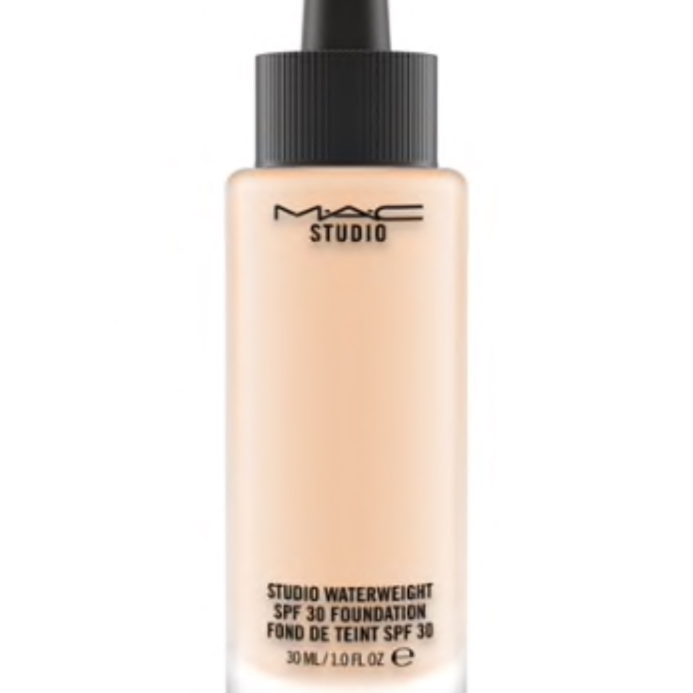 NW20 MAC Studio Waterweight SPF 30 Foundation