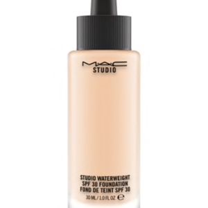 NW20 MAC Studio Waterweight SPF 30 Foundation