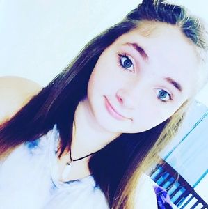 Meet your Posher, Alexis