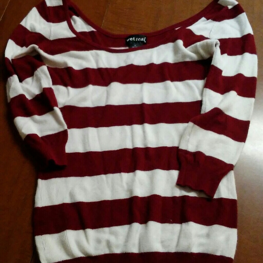 Maroon/white half sleeve shirt