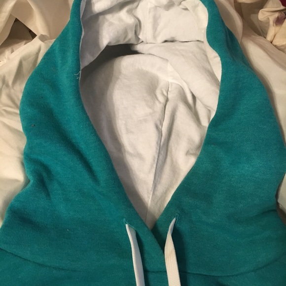 A turquoise The North Face hoodie - Picture 2 of 3