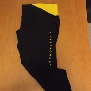 Nike livestrong cropped workout leggings