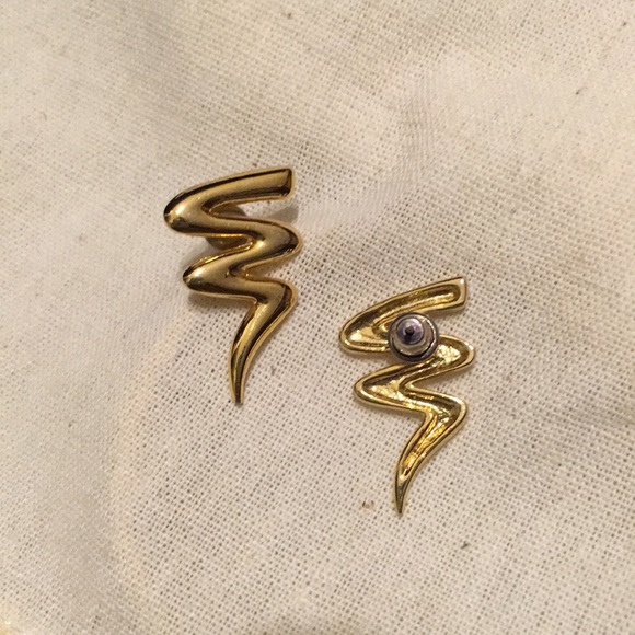 Vintage 80s Gold Tone Pierced Earrings - Picture 1 of 1