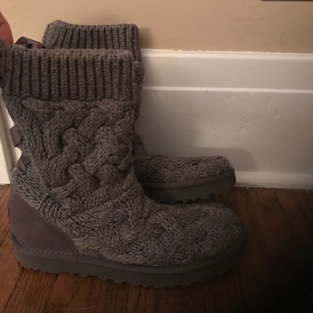 UGG Isla knit boot size 6