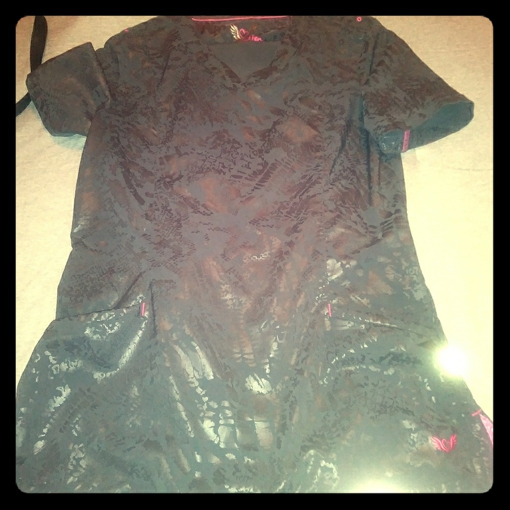 Smitten Tonal Print scrub set