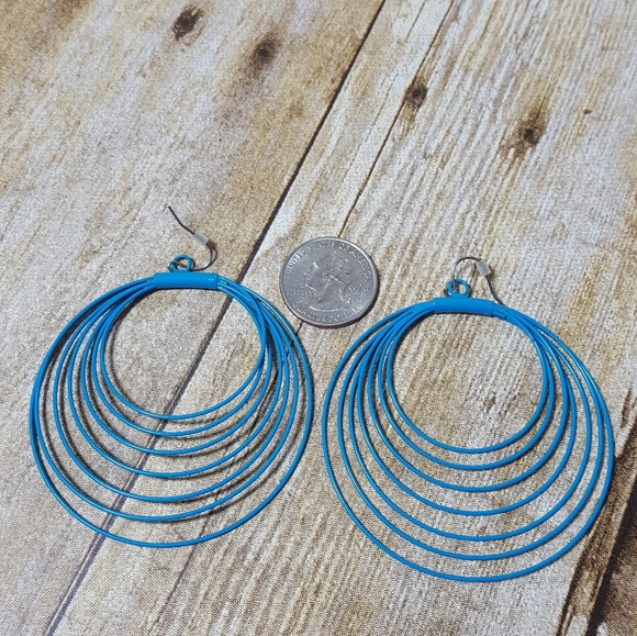 NWOT. Blue multi hoop layered dangle earrings. - Picture 2 of 3