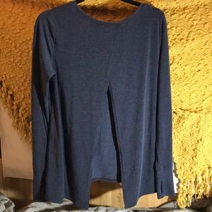 Gap fit Breathe long sleeve open back long sleeve