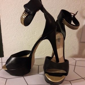Black Guess heels