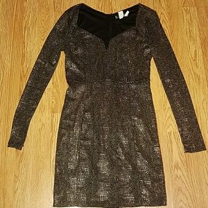 Long Sleeve Black and Gold Short Dress