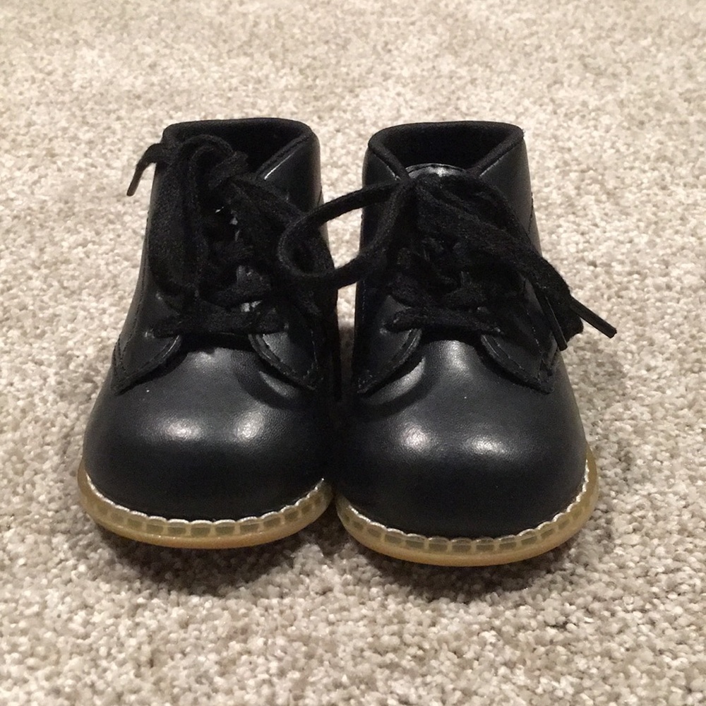Infant Little black booties. Size 3W