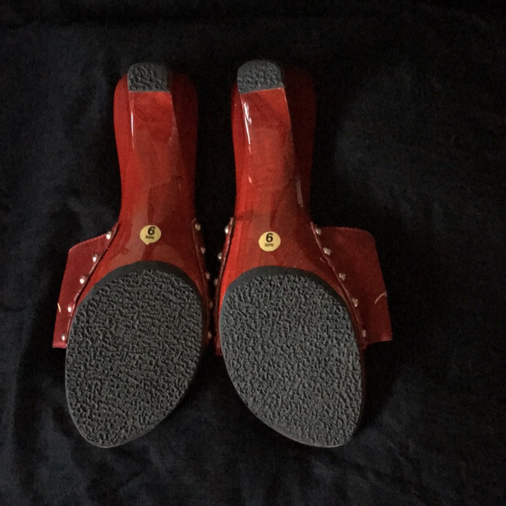 Red shoes - Picture 2 of 4
